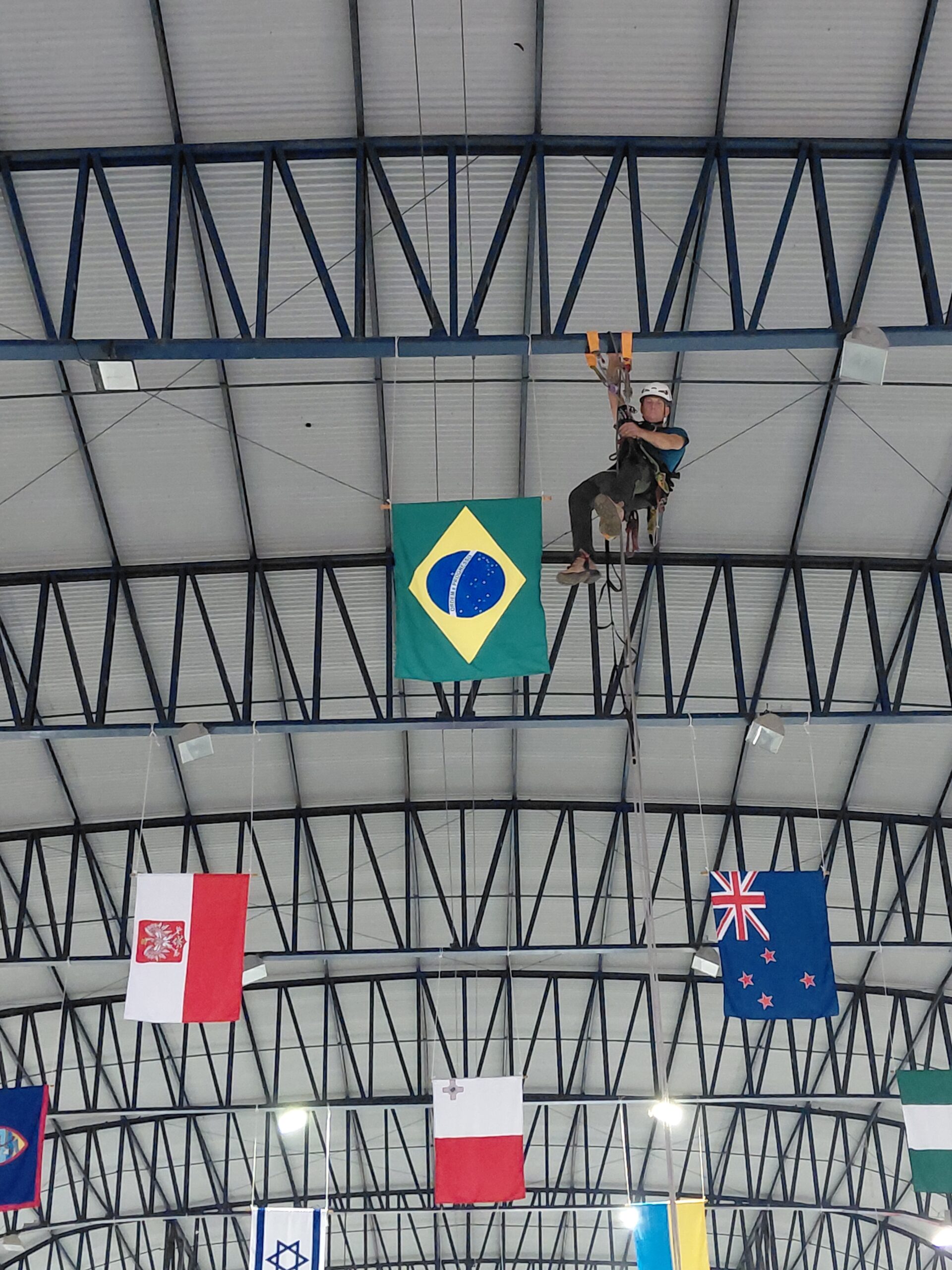Instalação de bandeiras na Exposol, em Soledade/RS - Cliente: Prefeitura de Soledade